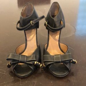 Chloe black textured leather wedges
